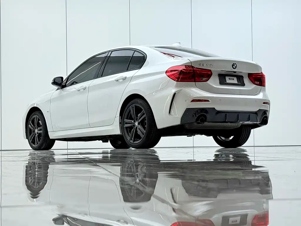 BMW 1 Series 2022 — фото 13