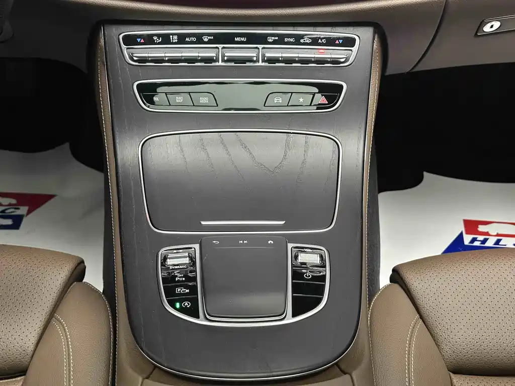 Mercedes-Benz E-Class 2022 — фото 12