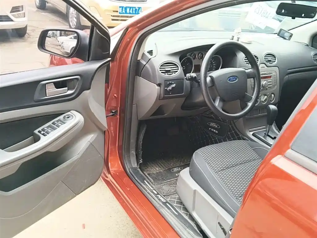 Ford Focus 2015 — фото 16