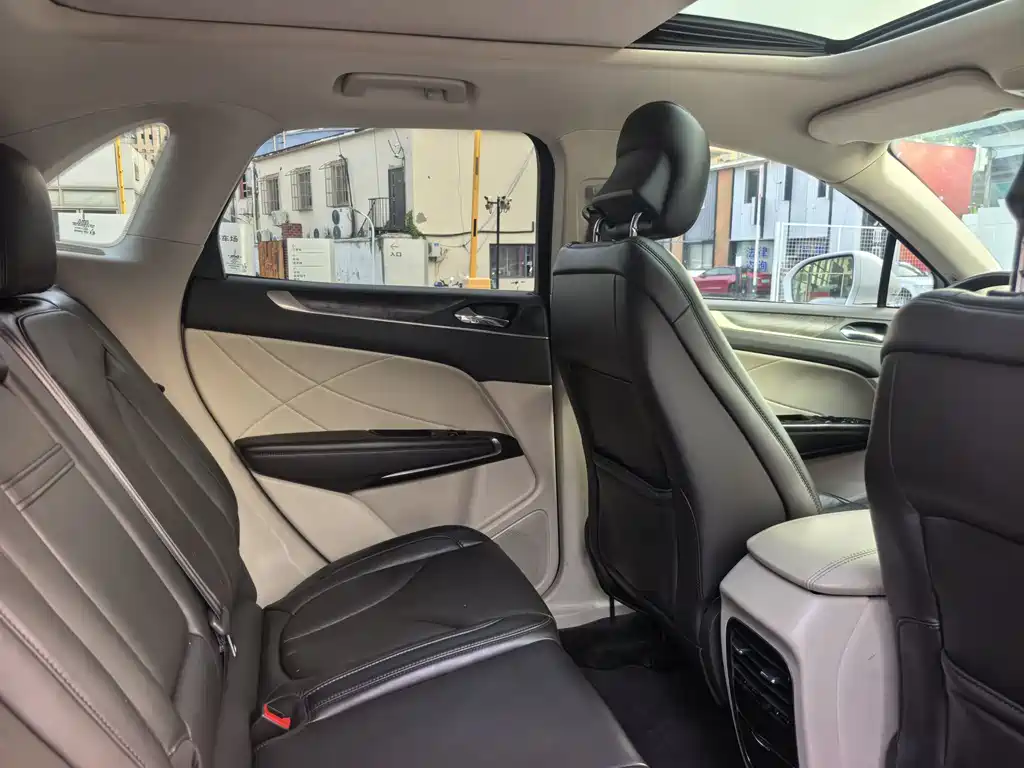 Lincoln MKC 2017 — фото 11