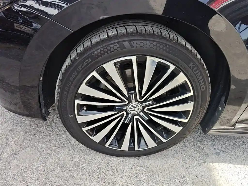 Volkswagen Passat 2019 — фото 23