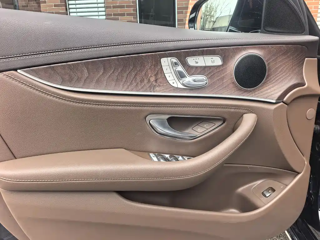Mercedes-Benz E-Class 2023 — фото 16