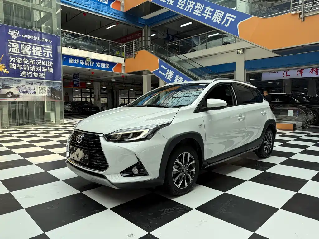 Toyota Yaris L 2022