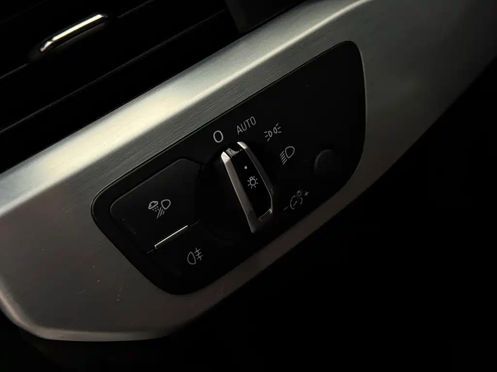 Audi A4L 2018 — фото 19