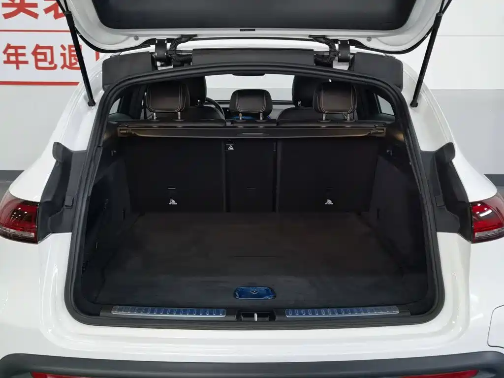 Mercedes-Benz EQC 2020 — фото 16