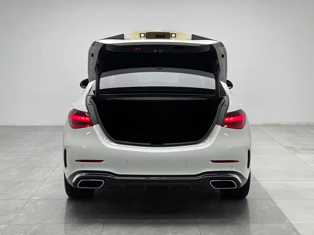 Mercedes-Benz C-Class 2024 — фото 10