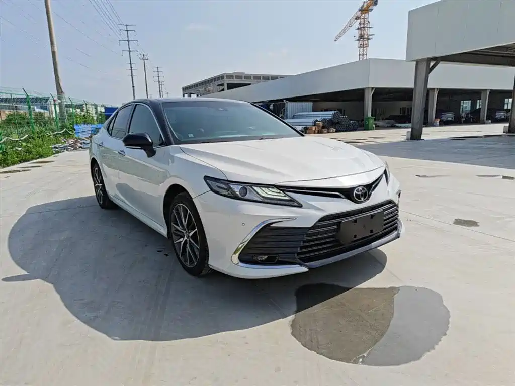 Toyota Camry 2022 — фото 4