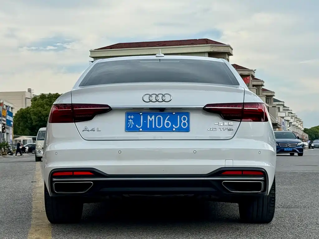 Audi A4L 2022 — фото 6