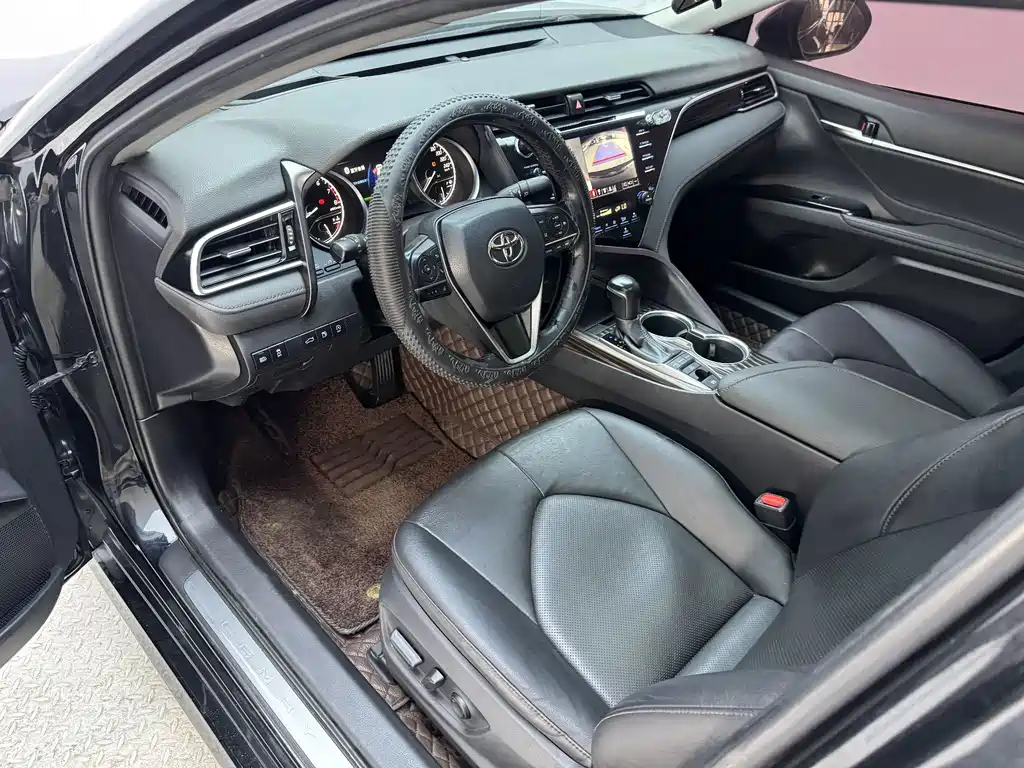 Toyota Camry 2019 — фото 9