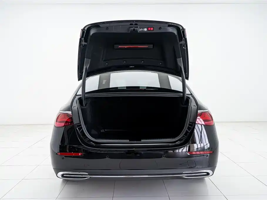Mercedes-Benz E-Class 2025 — фото 14