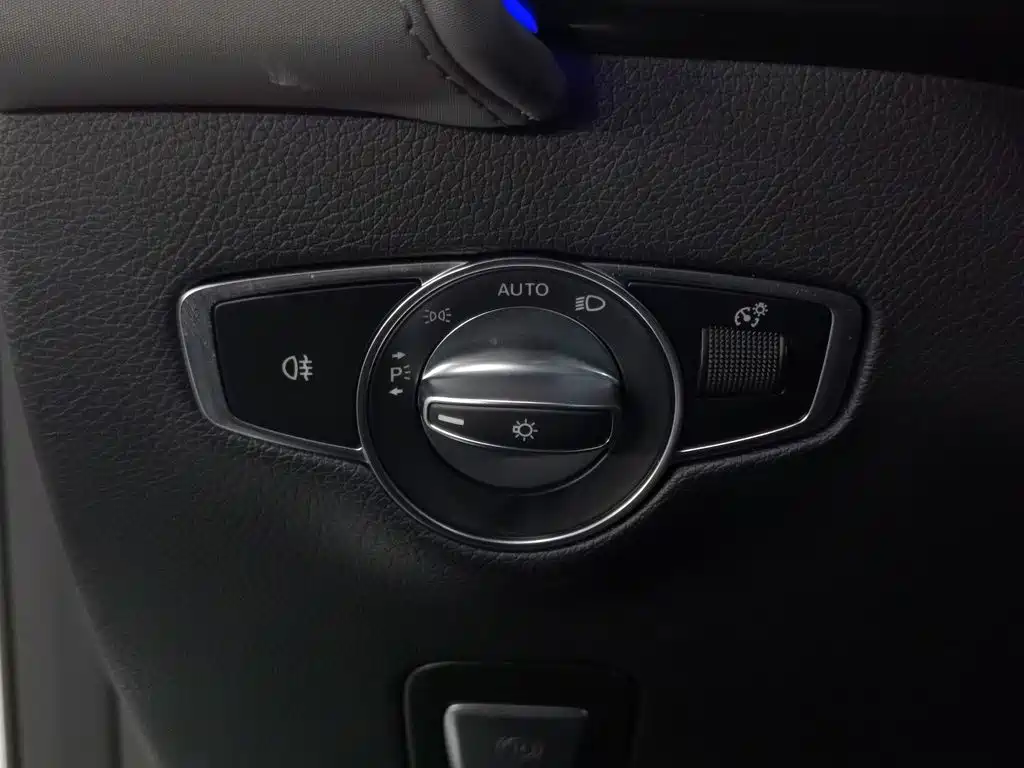 Mercedes-Benz EQC 2020 — фото 21
