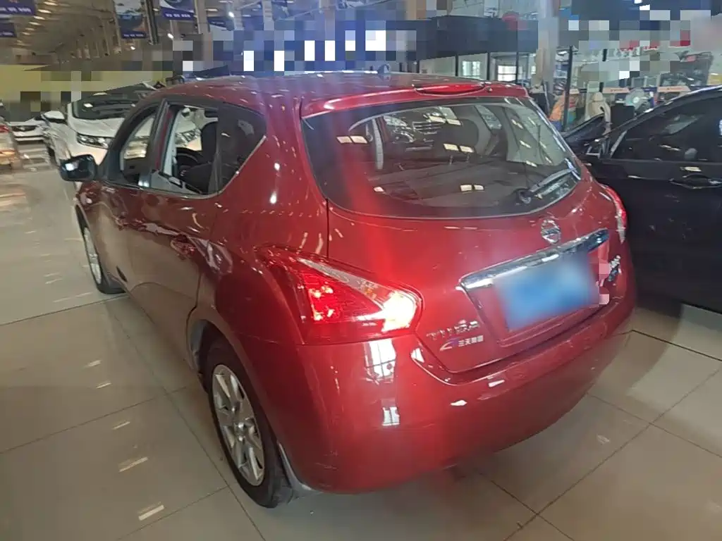 Nissan Tiida 2015
