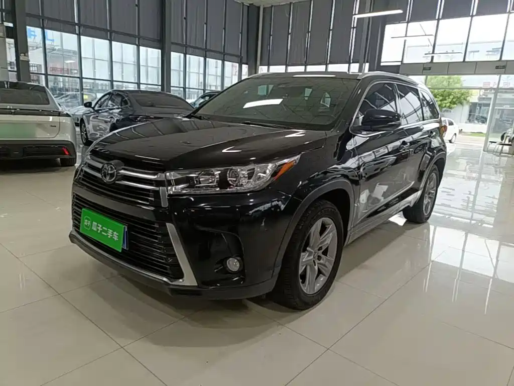Toyota Highlander 2021 — фото 1
