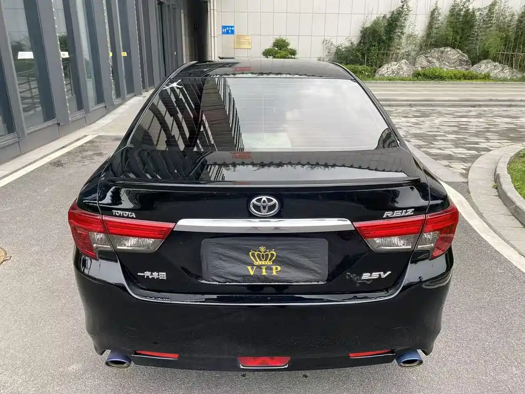 Toyota Reiz 2014