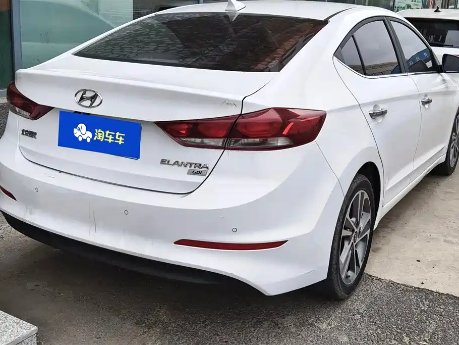 Hyundai Elantra 2016 — фото 3