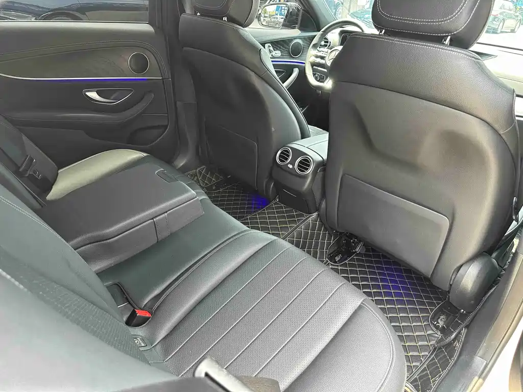 Mercedes-Benz E-Class 2022 — фото 12