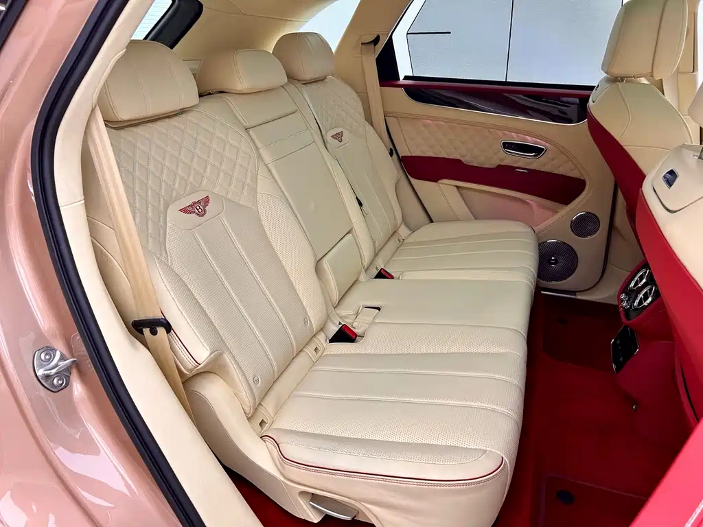 Bentley Bentayga 2023 — фото 16