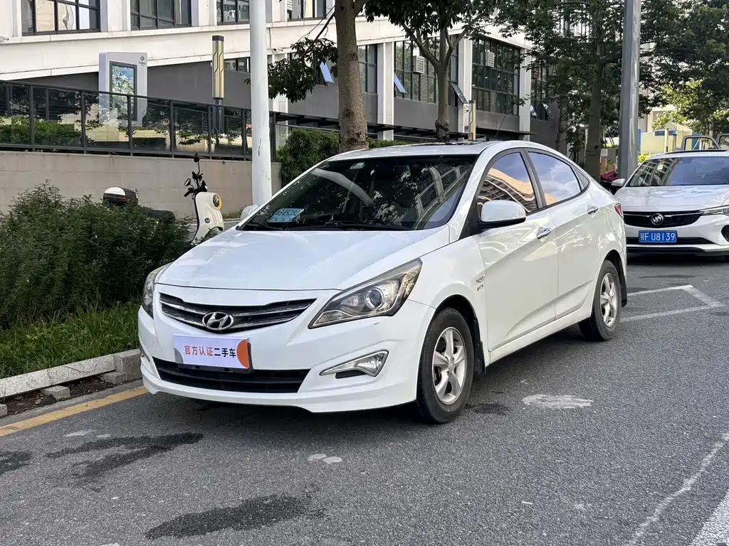 Hyundai Accent 2014 — фото 1