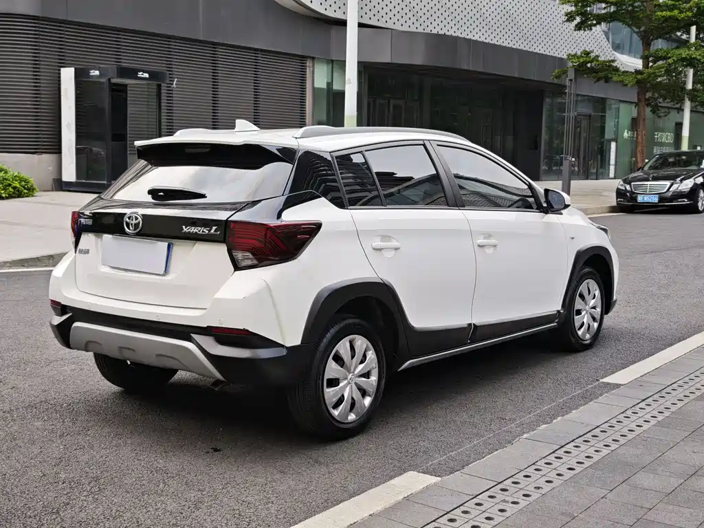 Toyota Yaris L 2020 — фото 4