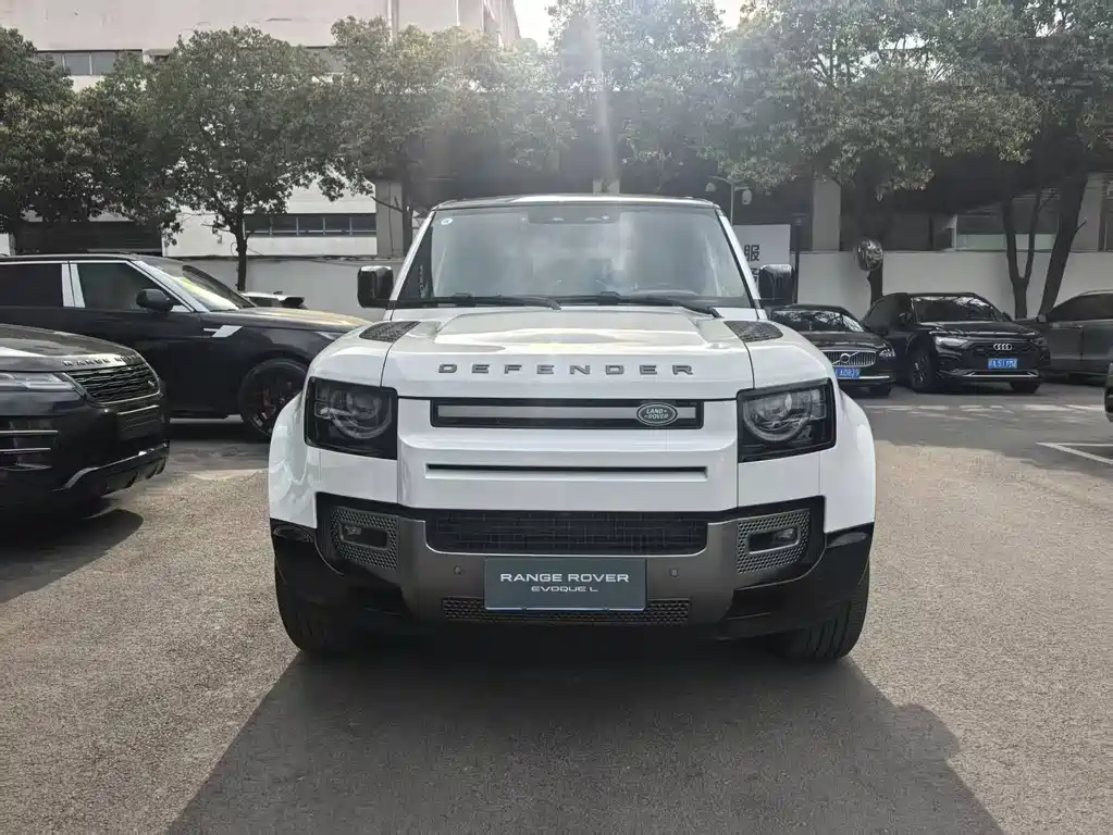 Land Rover Defender 2025