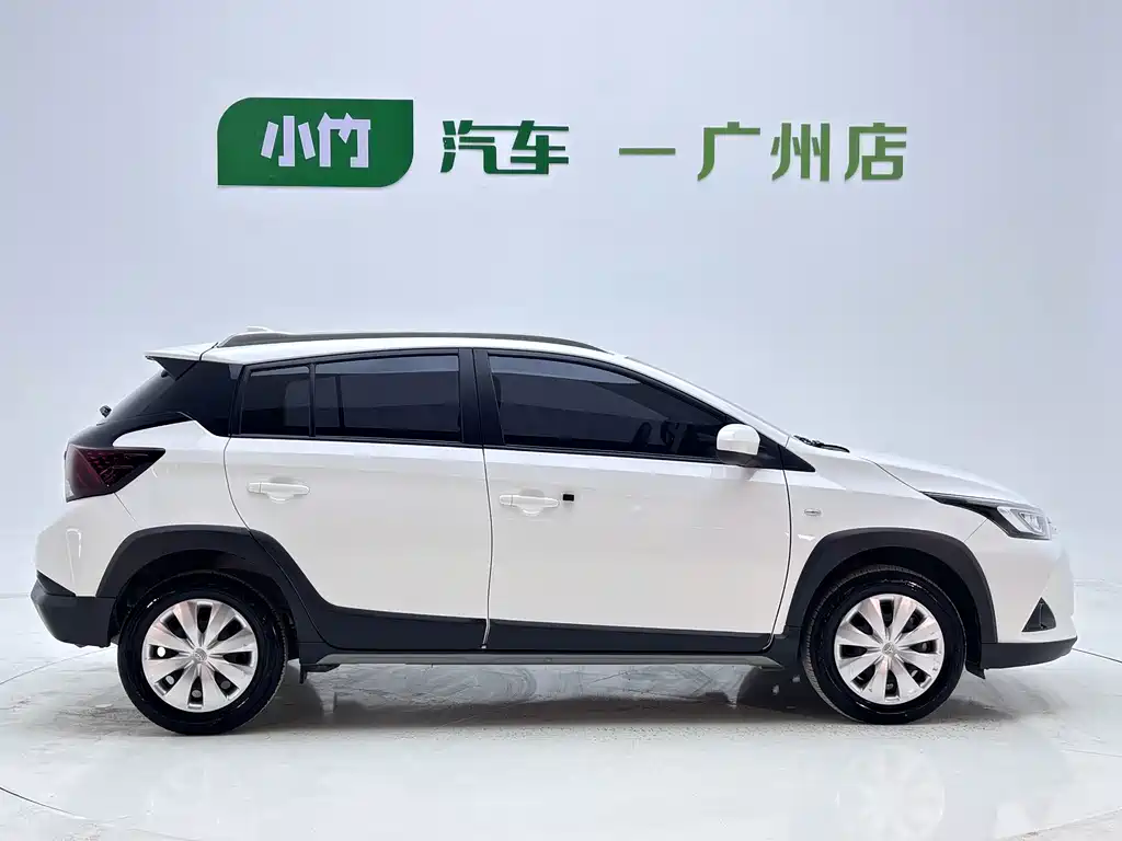 Toyota Yaris L 2023 — фото 8