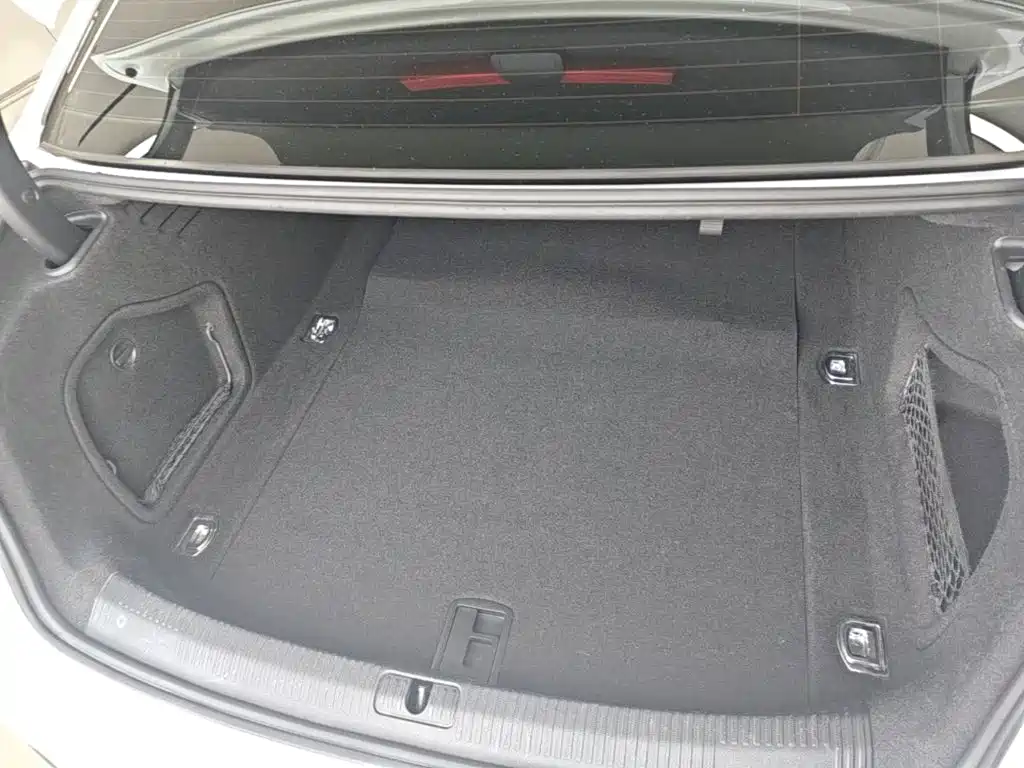 Audi A4L 2023 — фото 19