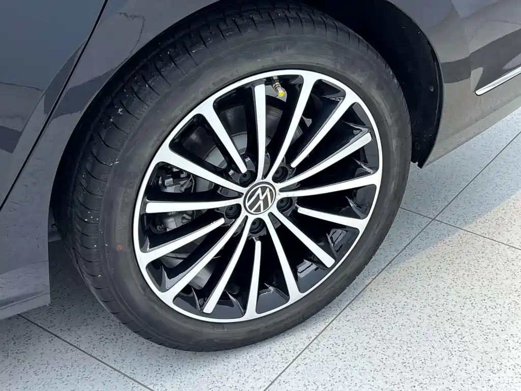 Volkswagen Passat 2023 — фото 26