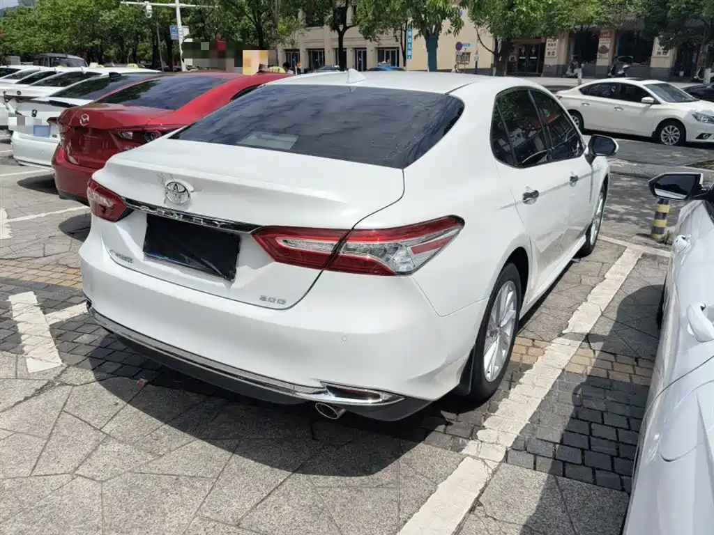 Toyota Camry 2023 — фото 6