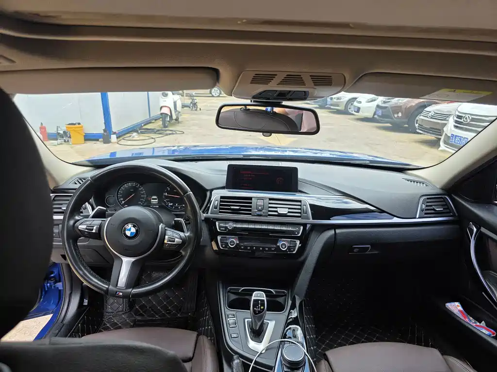 BMW 3 Series 2018 — фото 10