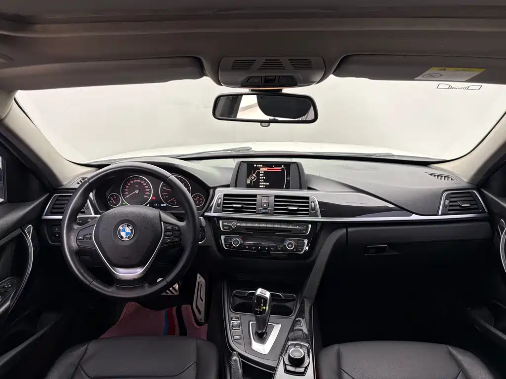 BMW 3 Series 2017 — фото 14
