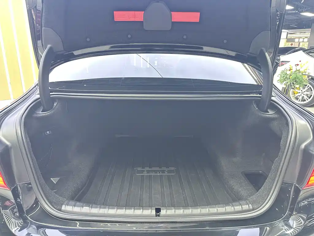 BMW 5 Series 2018 — фото 13
