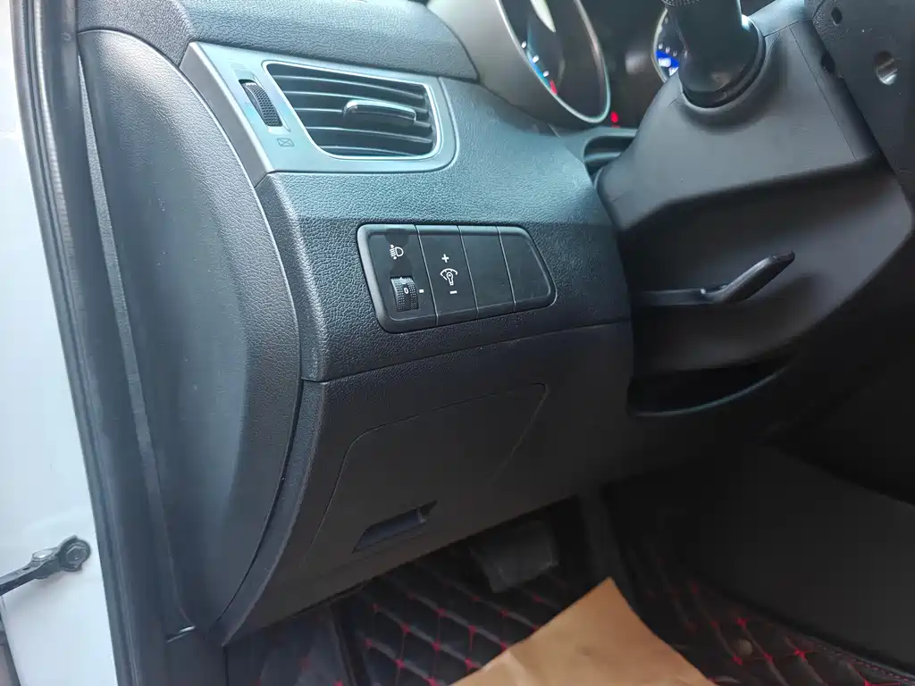 Hyundai Elantra Langdong 2017 — фото 15