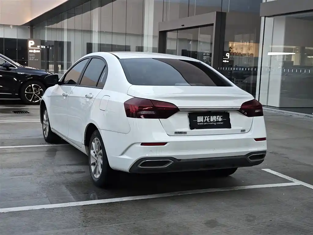 Geely Emgrand 2021