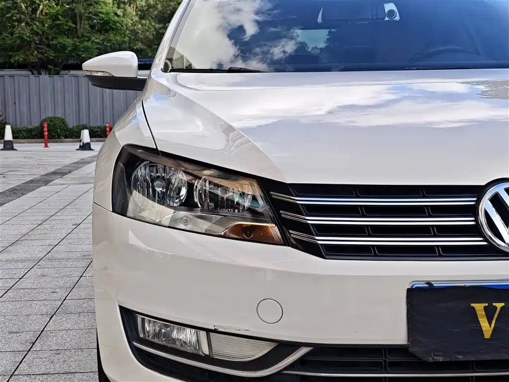 Volkswagen Passat 2012 — фото 4