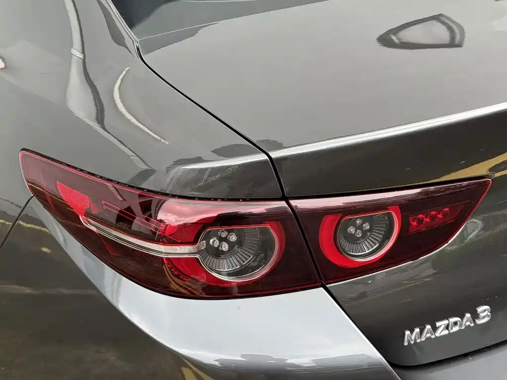 Mazda 3 Axela 2022 — фото 27