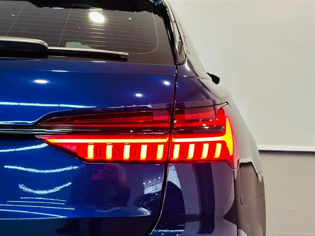Audi RS 6 2021 — фото 16