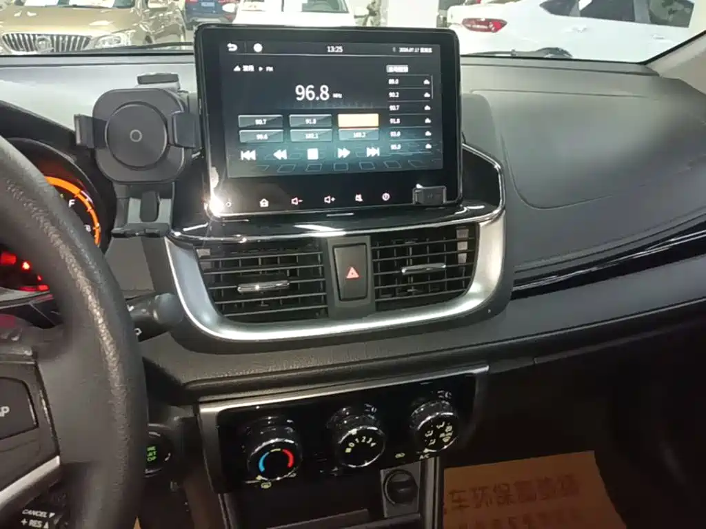 Toyota Yaris L 2021 — фото 13