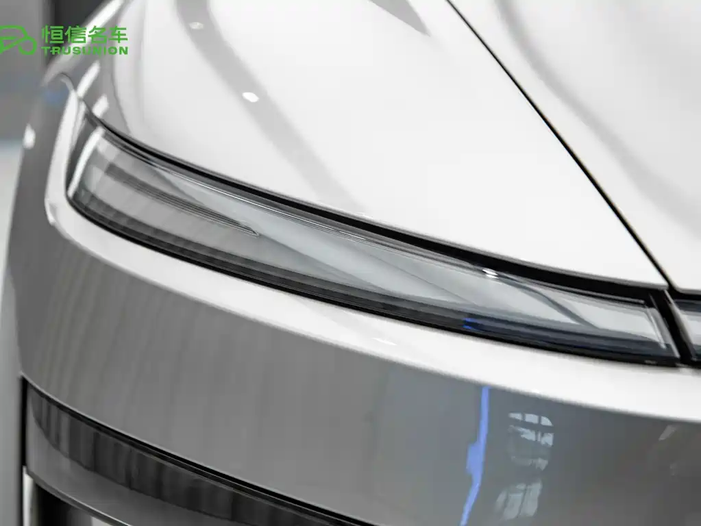 Tesla Model Y L 2026 — фото 9