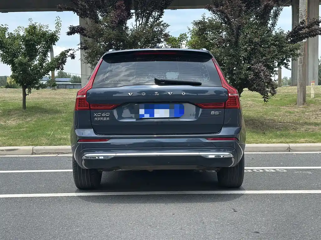 Volvo XC60 2023 — фото 9