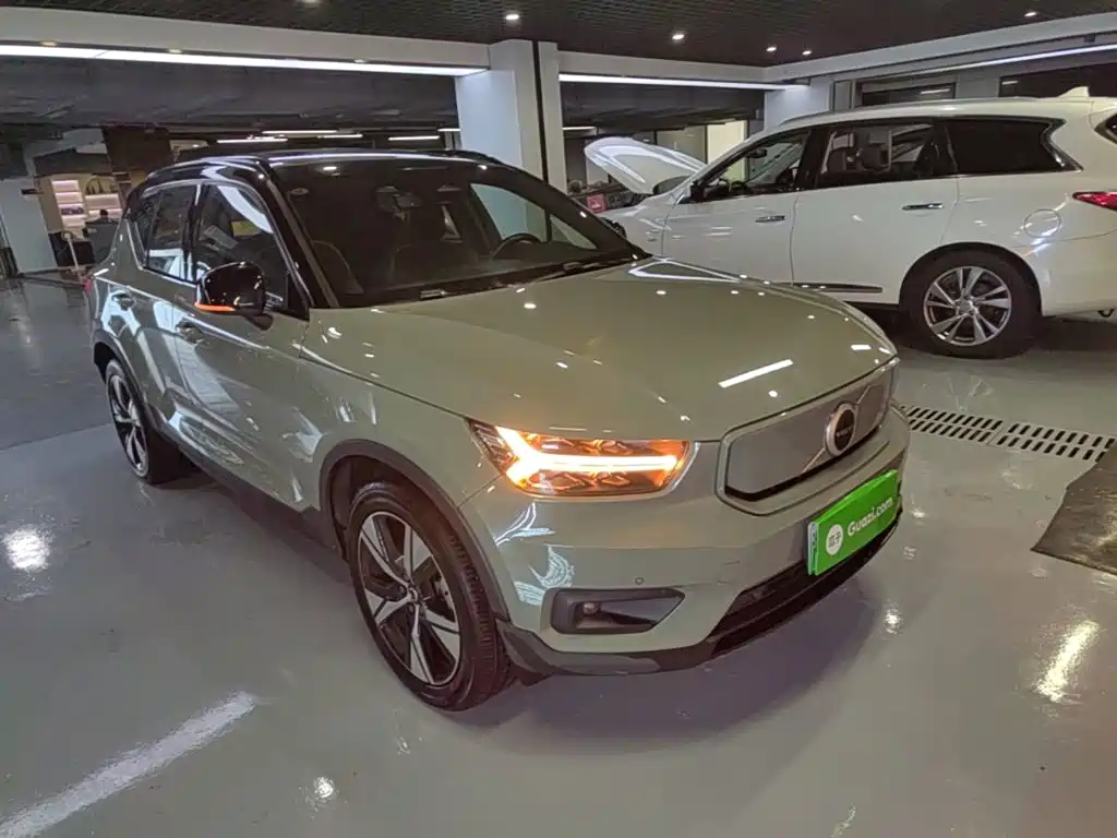 Volvo XC40 New Energy 2021 — фото 4