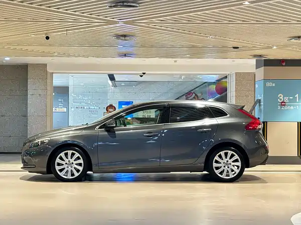 Volvo V40 2014