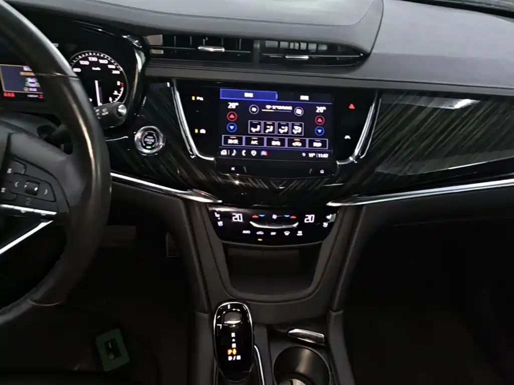 Cadillac XT6 2022 — фото 13