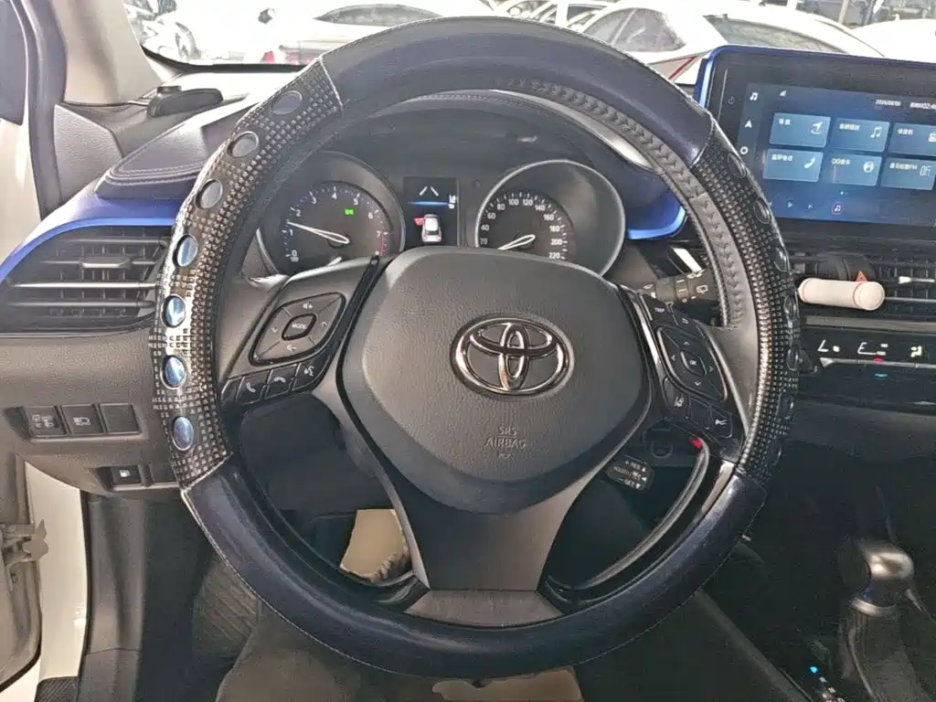 Toyota C-HR 2023 — фото 11