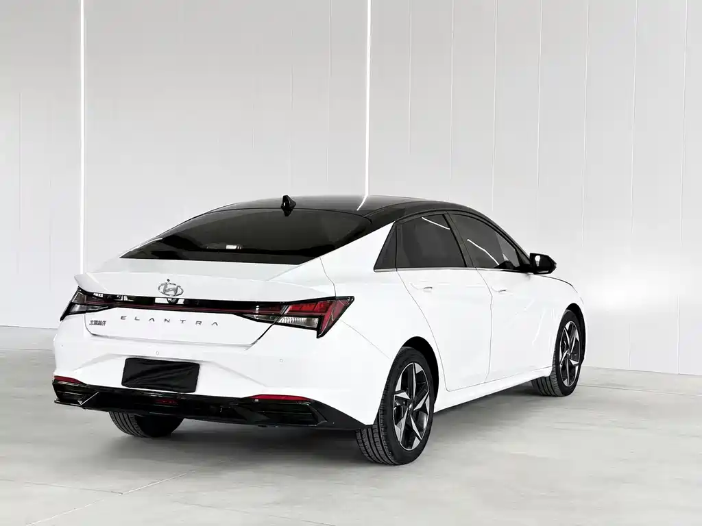 Hyundai Elantra 2022 — фото 14