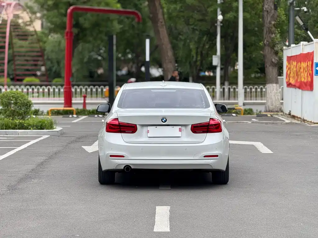 BMW 3 Series 2016 — фото 16
