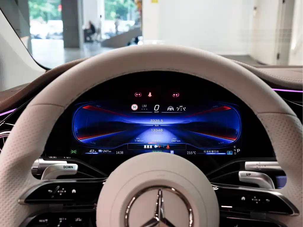Mercedes-Benz EQS AMG 2025 — фото 10