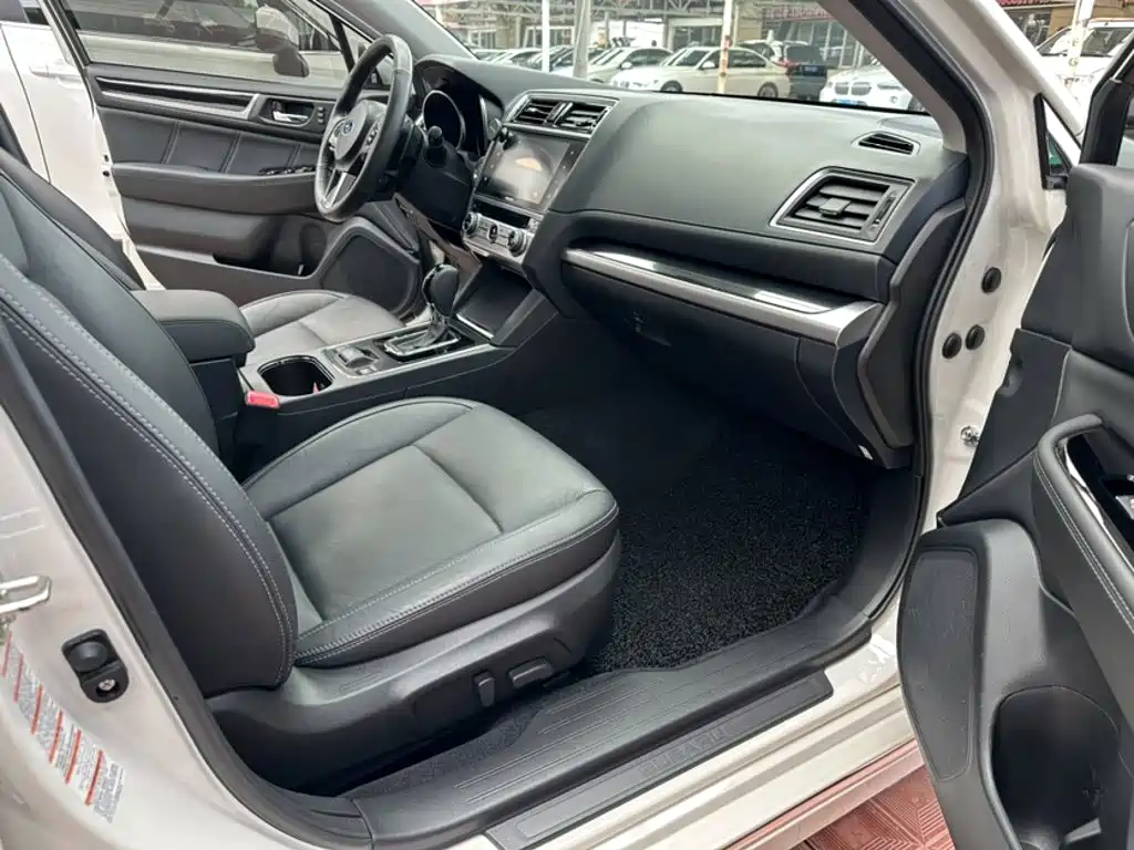 Subaru Legacy 2017 — фото 17