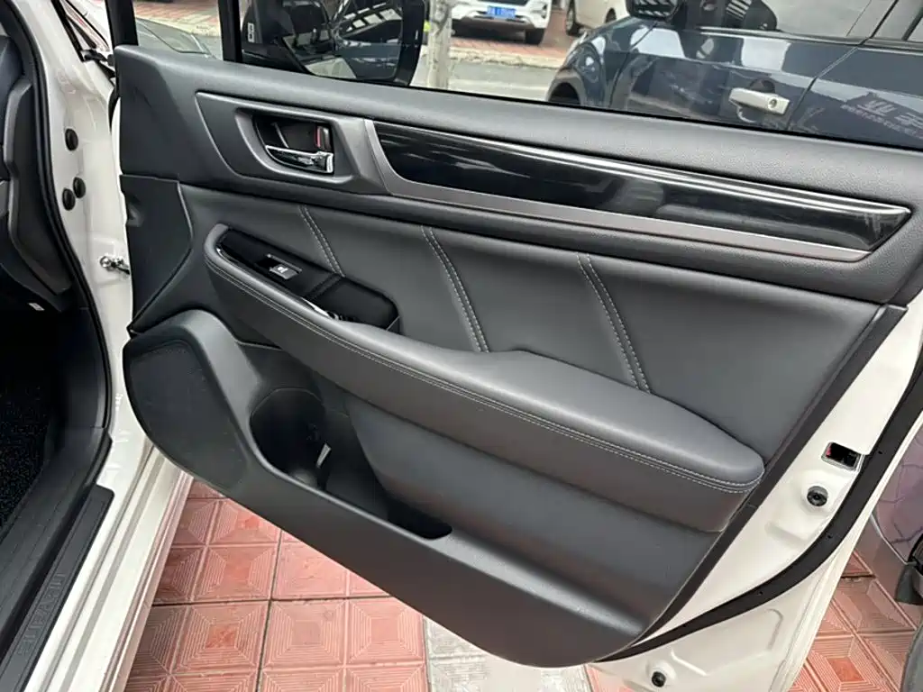 Subaru Legacy 2017 — фото 15