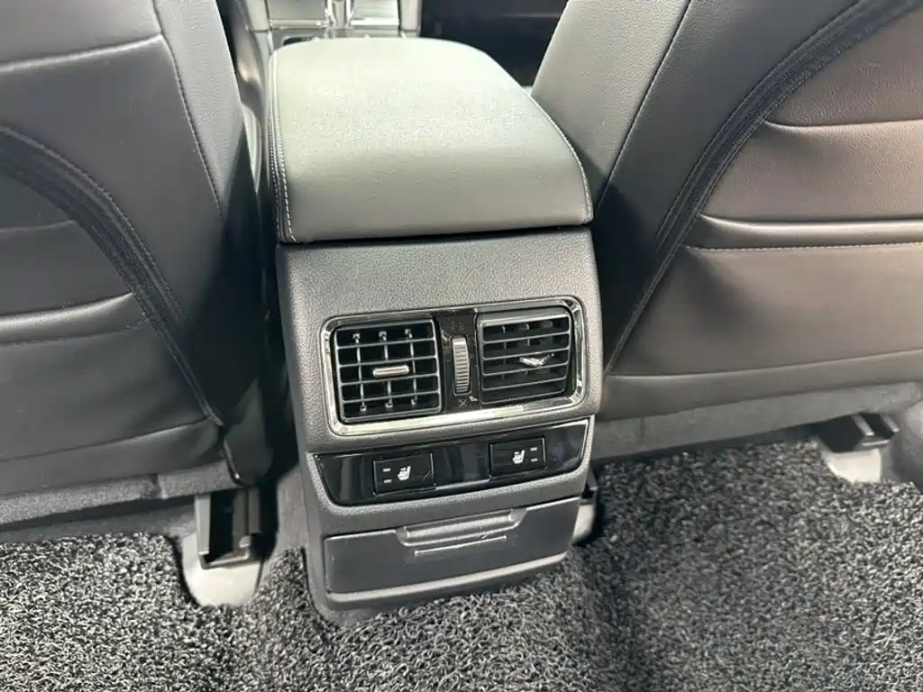 Subaru Legacy 2017 — фото 22
