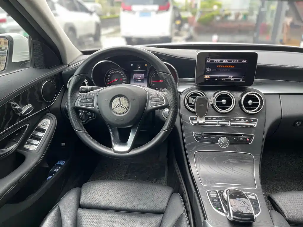 Mercedes-Benz C-Class 2017 — фото 13